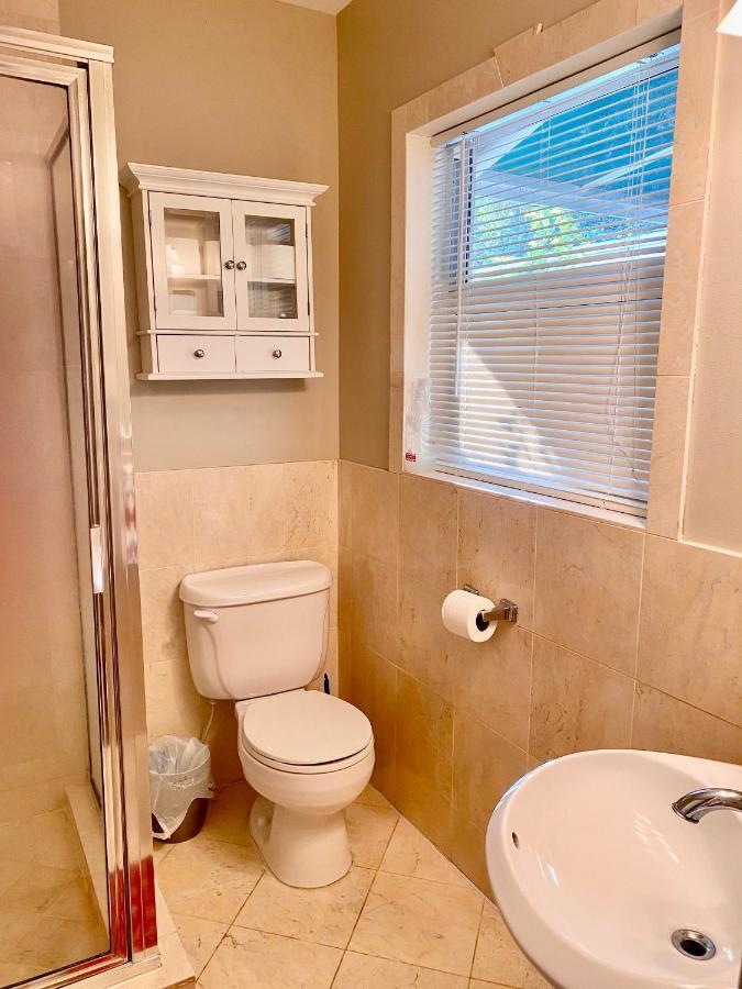 Villa Olivia Guest Rooms Hollywood Exterior photo