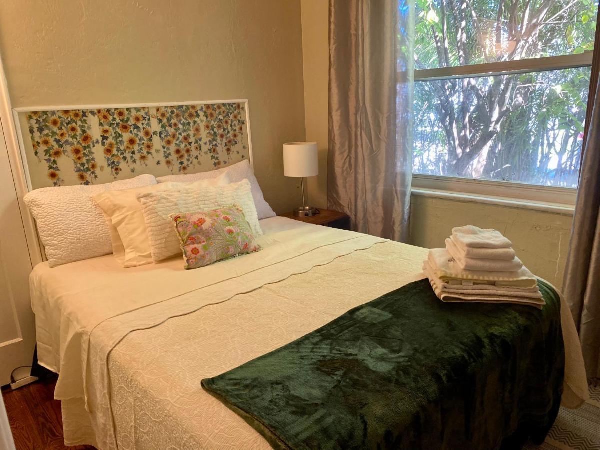 Villa Olivia Guest Rooms Hollywood Exterior photo