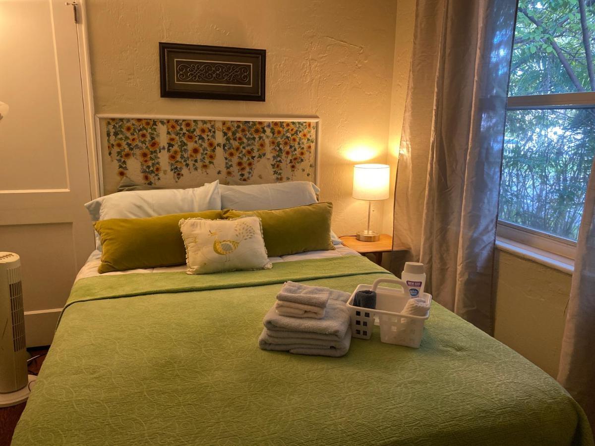 Villa Olivia Guest Rooms Hollywood Exterior photo